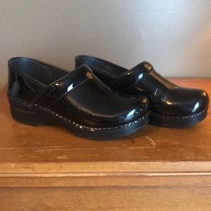 Black danskos